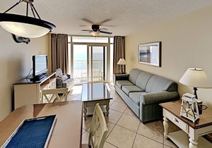 1BR/1BA Oceanfront condo w/Kitchen & Balcony in Center of MB, #855