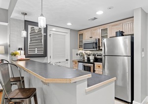 1BR Condo at Baytowne! Steps to Wharf, Tropical Pool & Hot Tub, Balcony View.