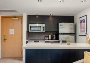 1BR Ski In / Ski Out Modern Condo w/ Pool & Hot Tub by Harmony Whistler