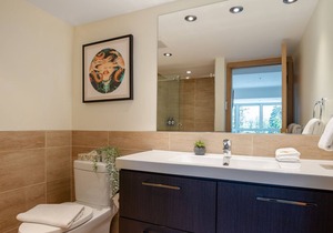 1BR Ski In / Ski Out Modern Condo w/ Pool & Hot Tub by Harmony Whistler