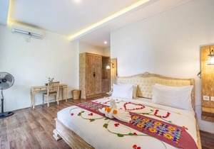 1BR Studio Room w/ Jungle View in Ubud Center (2)