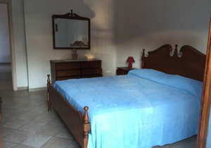 1° floor one bedroom-apartment, 100 m from the beach, Ronchi center, Free WiFi.