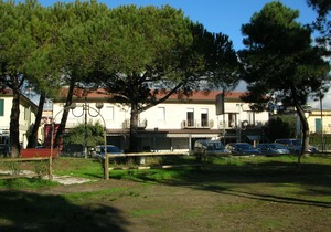 1° floor one bedroom-apartment, 100 m from the beach, Ronchi center, Free WiFi.