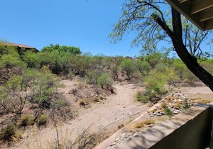 1st flooor in the Heart of Ventana Canyon-Hike-Bike-Golf and Enjoy the Desert