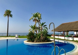 1st line beach - Private Garden + Large Terrace. Well-appointed. Comfortable
