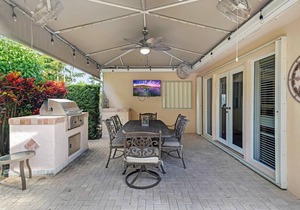 2/2 salt water pool home with king beds