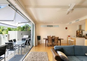 2-9 Hilton Esplanade