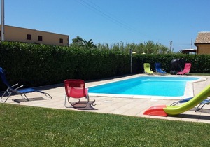 2 adjacent villas, 6 bedrooms, 4 Baths, Wi-Fi, Air cond., Pool, Garden, near Sea