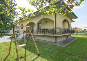2 bedroom accommodation in Montignoso