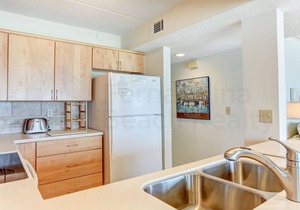 2 Bed/2 Bath, 4th floor Oceanfront condo sleeps 4. Oceanfront deck and pool.