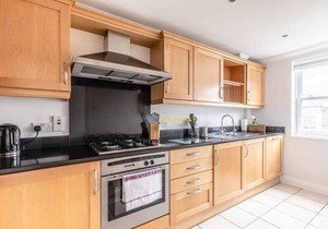 2 BED/2 BATH & FREE PARKING! ❤ CENTRAL WINDSOR ❤