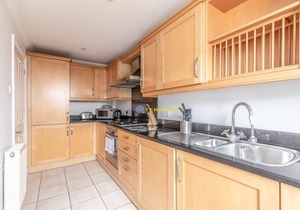 2 BED/2 BATH & FREE PARKING! ❤ CENTRAL WINDSOR ❤