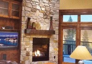 2 bed 2 Baths, Luxury Northstar ski lodge, short walk to gondola.