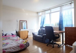 2-Bed Apartment in London Woolwich