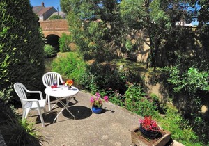 2 Bed Riverview Bridge House Apartment