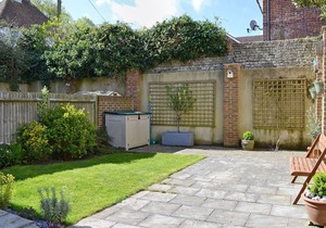 2 bedroom accommodation in St Margaret&rsquo;s-at-Cliffe