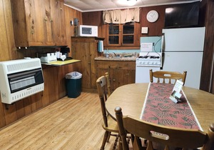 2 Bedroom/2 bath Cabin - Moreno's Cottages Celebrating 100 years!