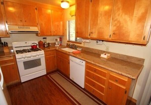2 bedroom, 2 bath, sleeps 6 adults. West End of Donner Lake DLR#021