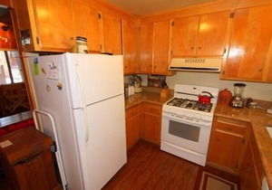 2 bedroom, 2 bath, sleeps 6 adults. West End of Donner Lake DLR#021