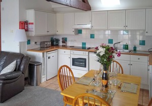 2 bedroom accommodation in Shipton Gorge