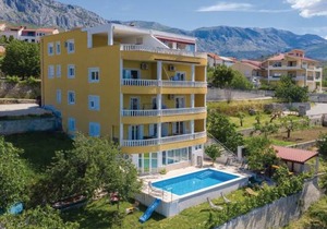 2 bedroom accommodation in Zrnovnica