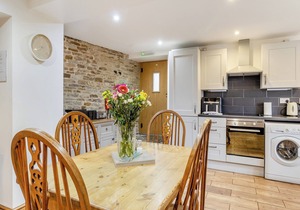 2 bedroom accommodation in Cutthorpe, near Chesterfield