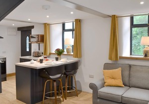 2 bedroom accommodation in Cwm-Cewydd, near Machynlleth
