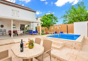 2 bedroom accommodation in Metkovic