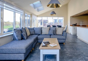 2 bedroom accommodation in Heveningham, near Halesworth