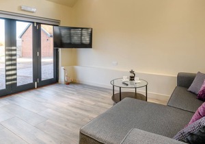 2 bedroom accommodation in Heveningham, near Halesworth