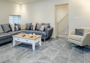 2 bedroom accommodation in Heveningham, near Halesworth