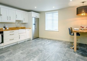 2 bedroom accommodation in Heveningham, near Halesworth