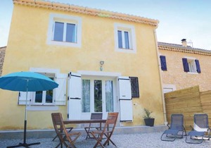 2 bedroom accommodation in Sablet