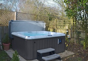 2 bedroom accommodation in Polson, nr. Launceston