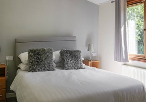2 bedroom accommodation in Sproatley