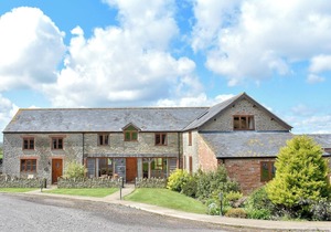2 bedroom accommodation in Leigh, near Sherborne
