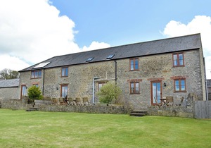 2 bedroom accommodation in Leigh, near Sherborne