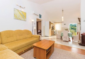 2 bedroom accommodation in Nevidane