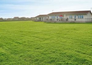 2 bedroom accommodation in Bacton
