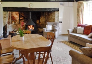2 bedroom accommodation in Glanvilles Wootton, near Sherborne