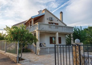 2 bedroom accommodation in Podgradina