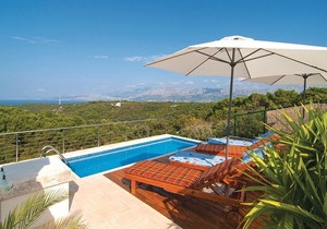 2 bedroom accommodation in Pucisca