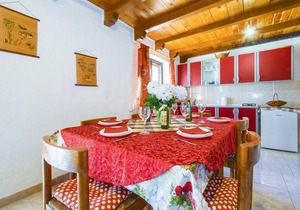 2 bedroom accommodation in Pucisca