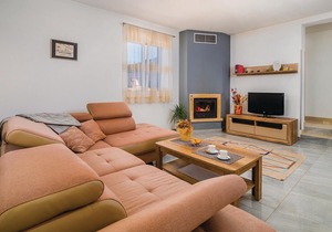 2 bedroom accommodation in Labin