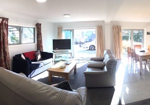2 Bedroom Apartment in Sunny Kelvin Heights