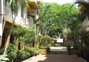 2 Bedroom Apartment (A) In Betalbatim South Goa - Internet & Shared Private Pool