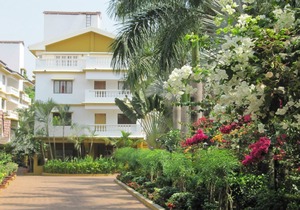 2 Bedroom Apartment (A) In Betalbatim South Goa - Internet & Shared Private Pool