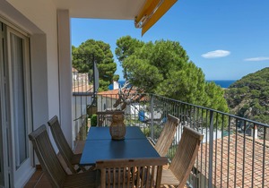 2 bedroom apartment with sea views & terrace, 2 minutes walking to Sa Tuna in Begur (H44)