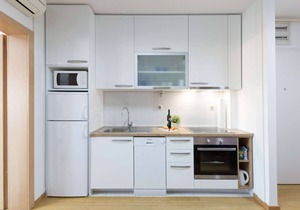 2 bedroom Apt. in the Business Zone- FREE PARKING
