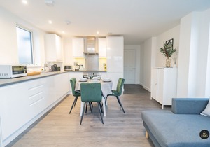 2 Bedroom Apt. with Balcony - Greenwich SE10